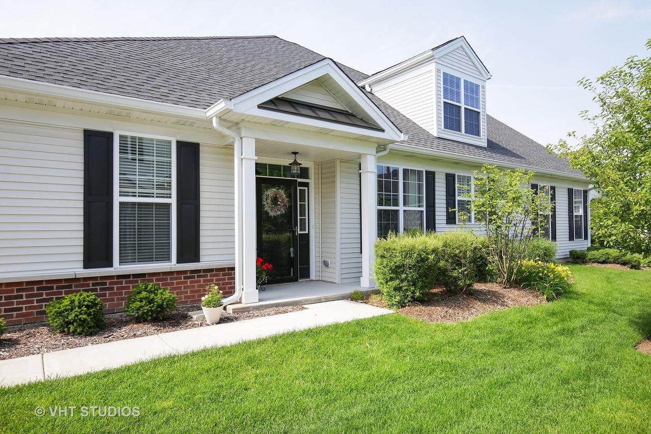 1035 Broadmoor Dr., Elgin, IL 60124