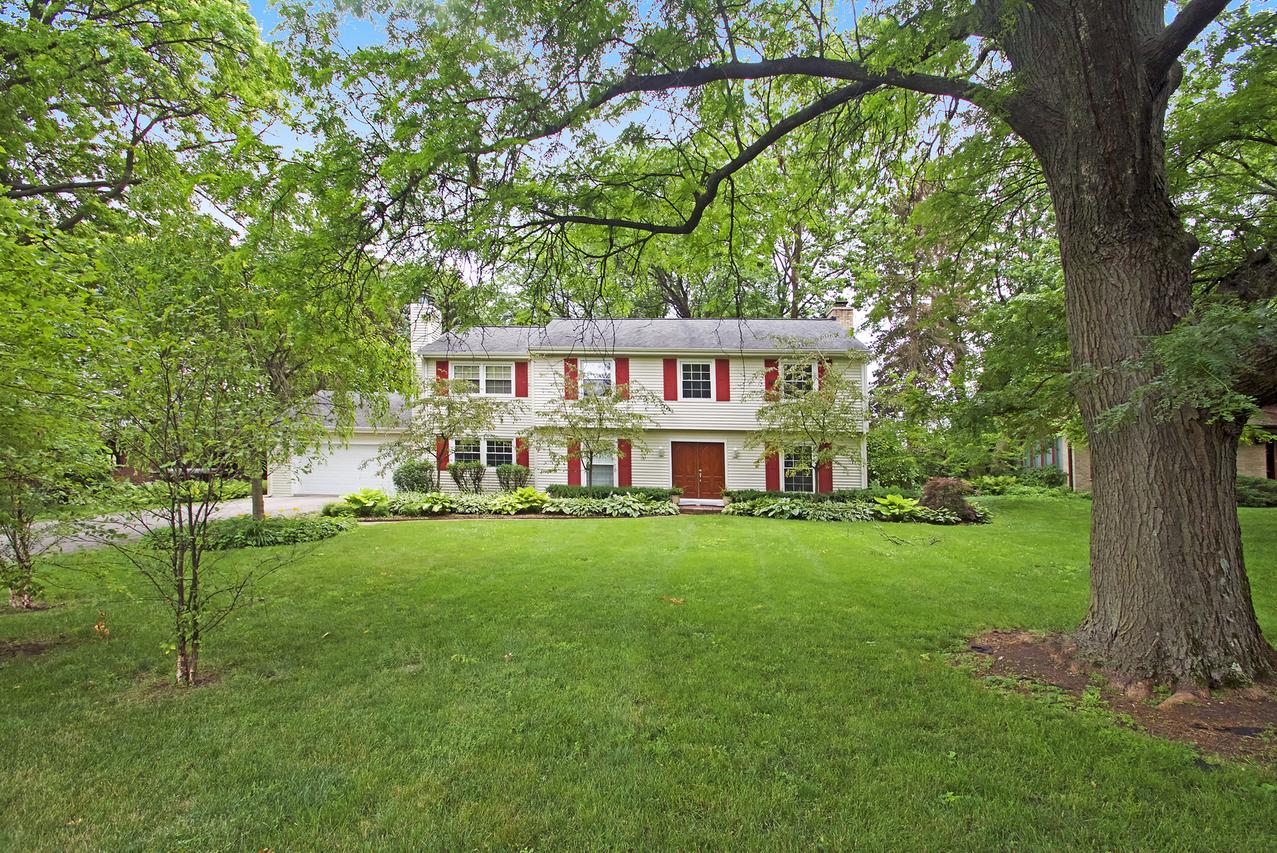 3S102 Blackcherry Ln., Glen Ellyn, IL 60137