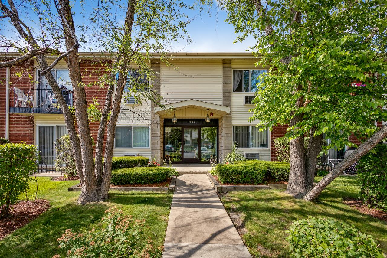 8904 Jody Ln. #1B, Des Plaines, IL 60016