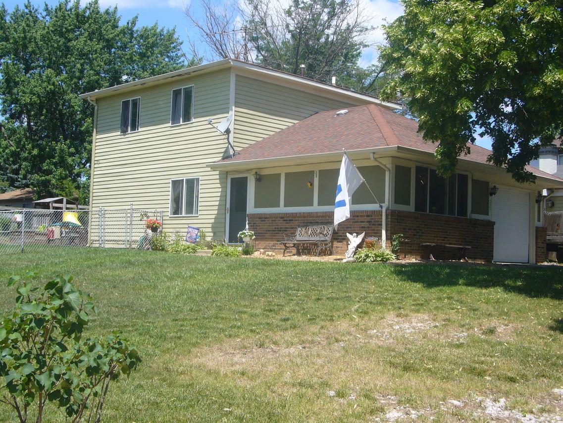 227 Radcliff Dr., Bolingbrook, IL 60440