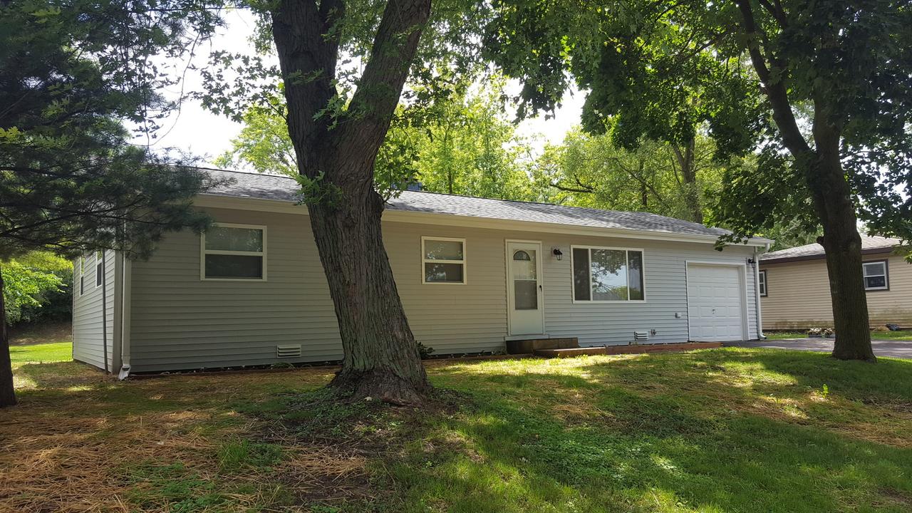 2712 Sterling Dr., Mchenry, IL 60050