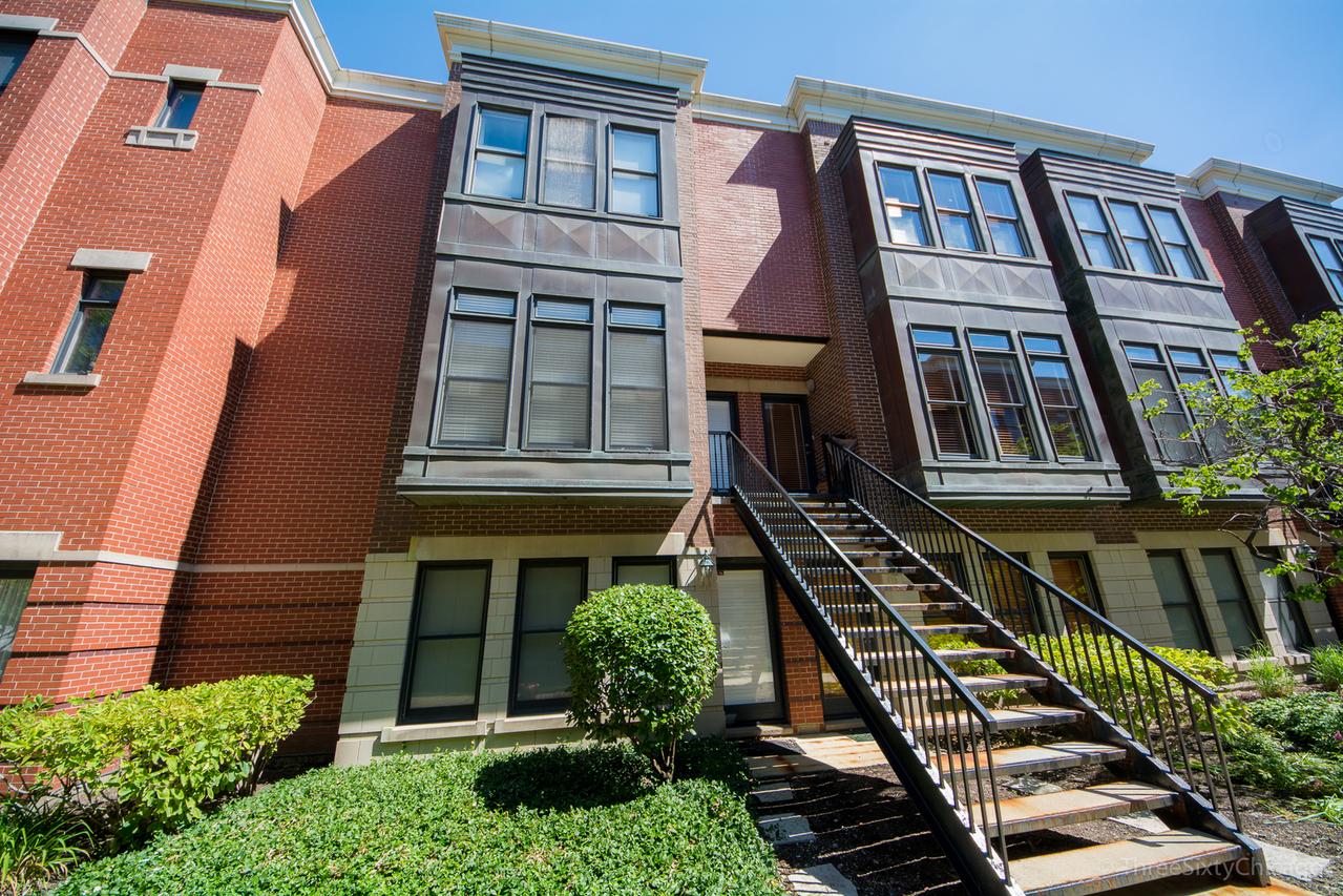 840 W Village Ct., Chicago, IL 60608
