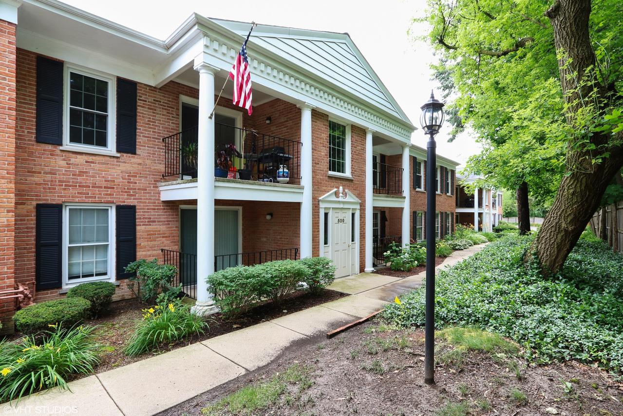 520 Shorely Dr. #201, Barrington, IL 60010