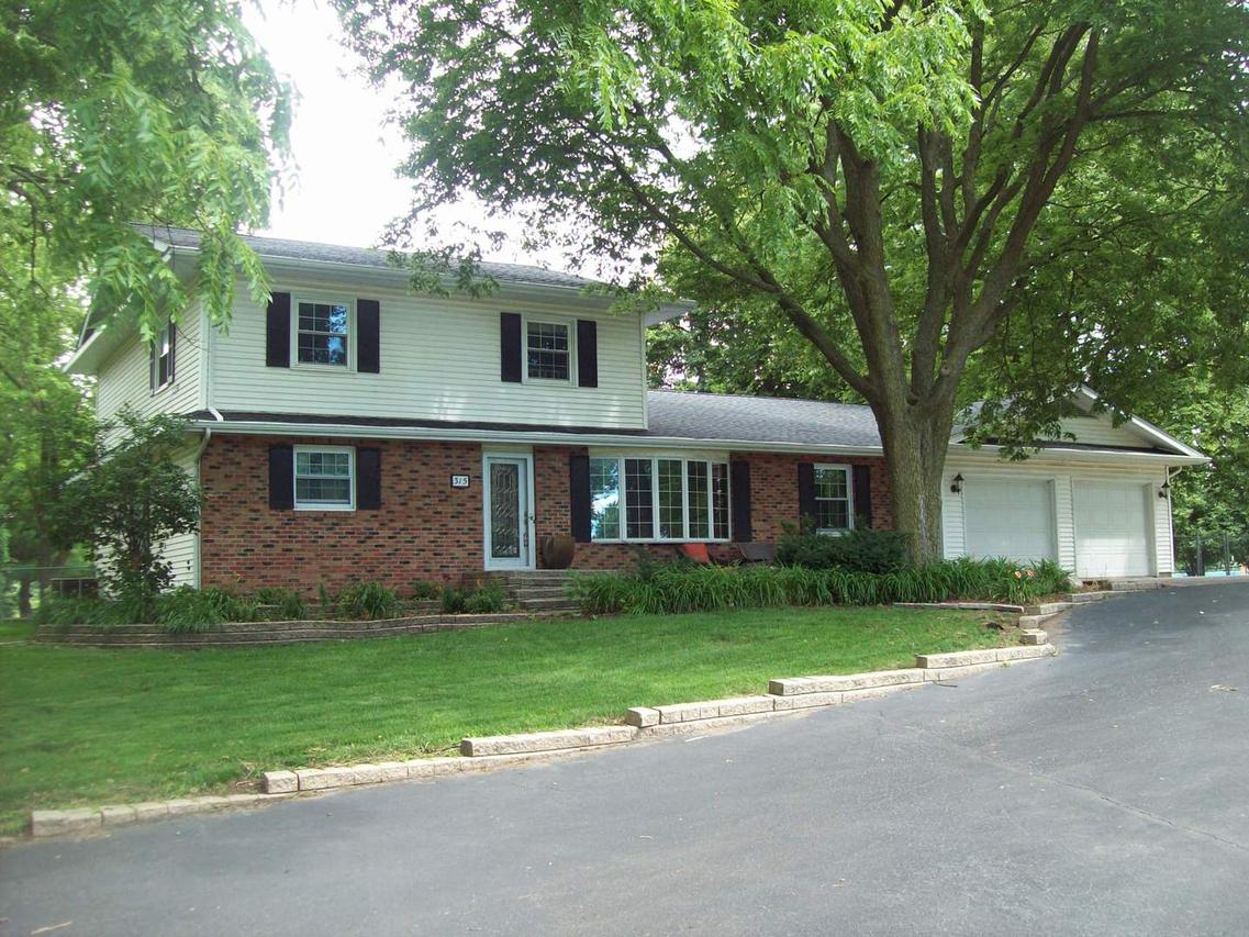 315 S Main St., Walnut, IL 61376