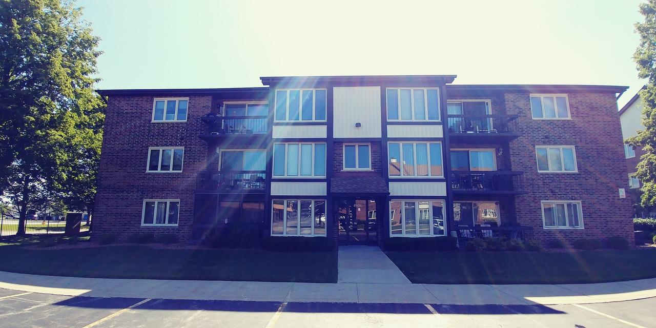4908 Circle Ct. #304, Crestwood, IL 60445