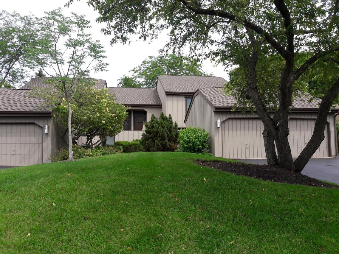 1285 Oak Hill Dr. #D, Lake Barrington, IL 60010