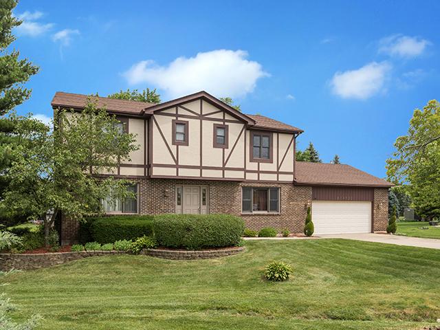 27W722 Holly Ct., West Chicago, IL 60185