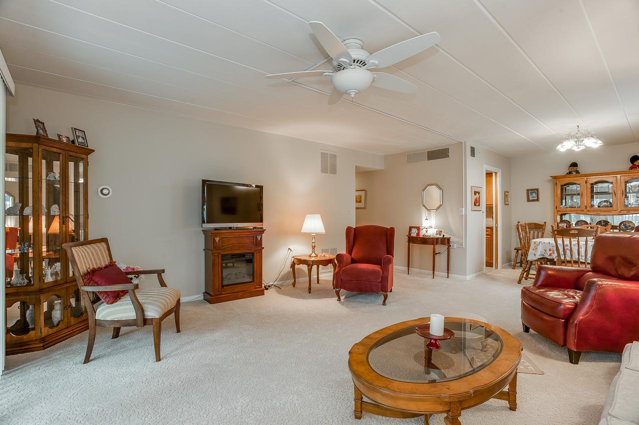 5300 Walnut Ave. #24B, Downers Grove, IL 60515