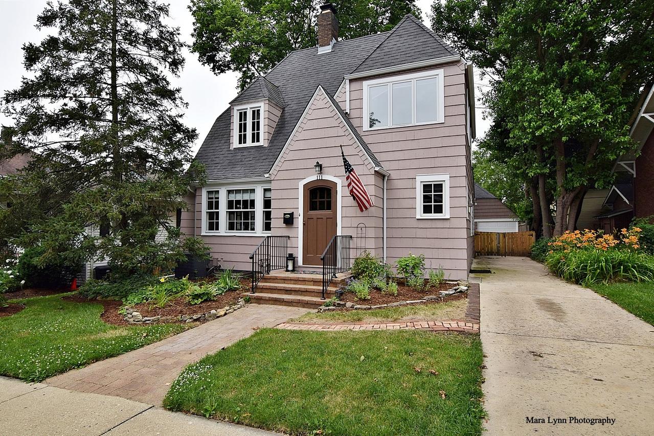111 N 4th Ave., St. Charles, IL 60174