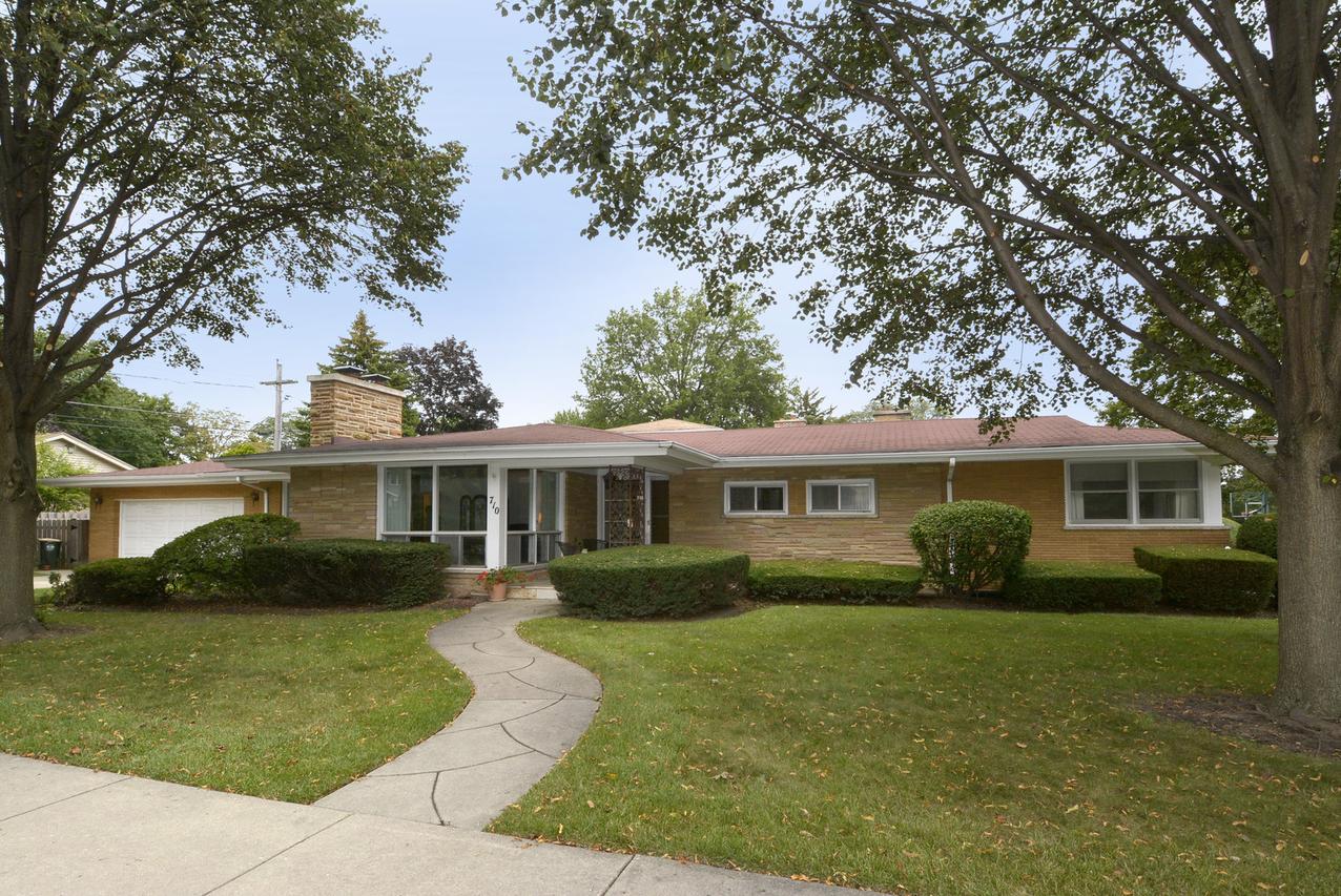 710 E Saint James St., Arlington Heights, IL 60004