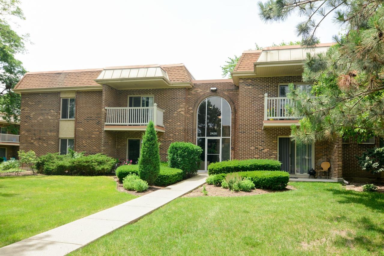 2426 N Kennicott Dr. #2B, Arlington Heights, IL 60004