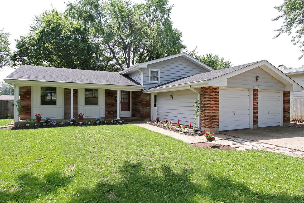 927 Abbington Dr., Crystal Lake, IL 60014