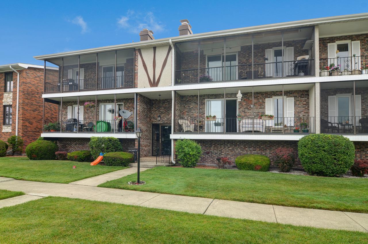 11323 S Roberts Rd. #C, Palos Hills, IL 60465