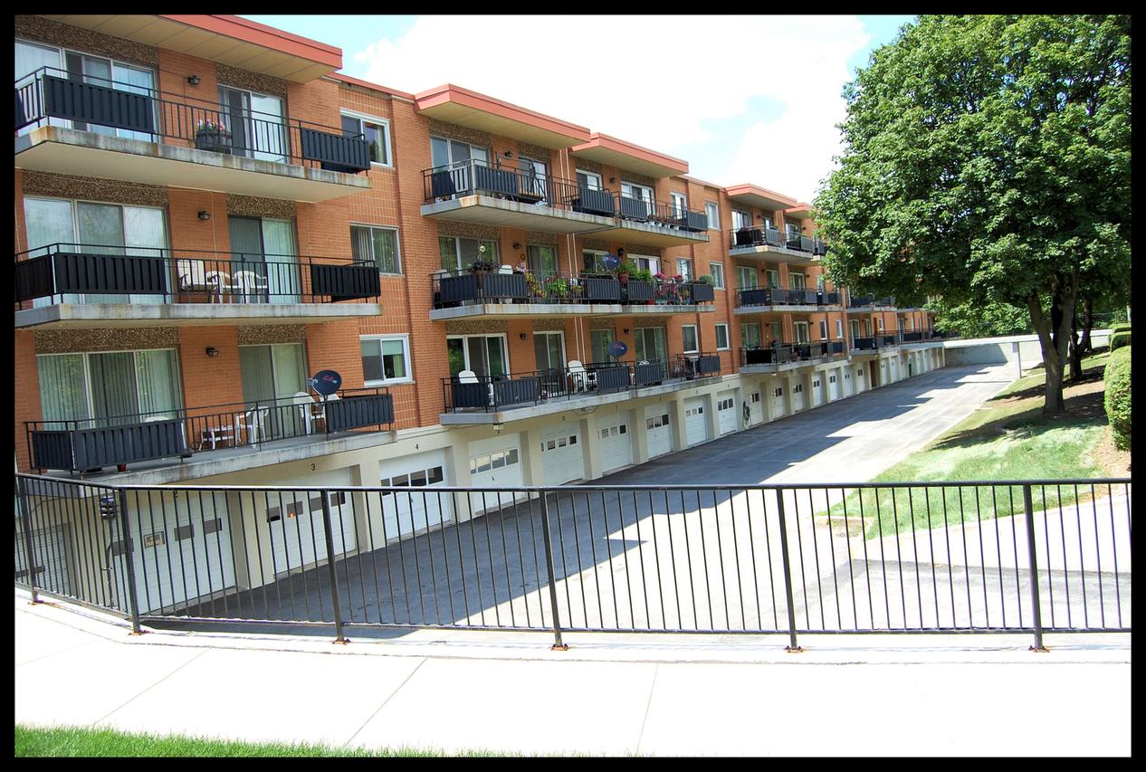 940 Holbrook Rd. #33-A, Homewood, IL 60430