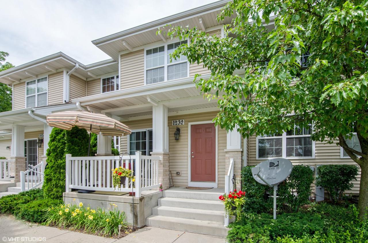 1232 Walnut Glen Dr. #8C, Crystal Lake, IL 60014