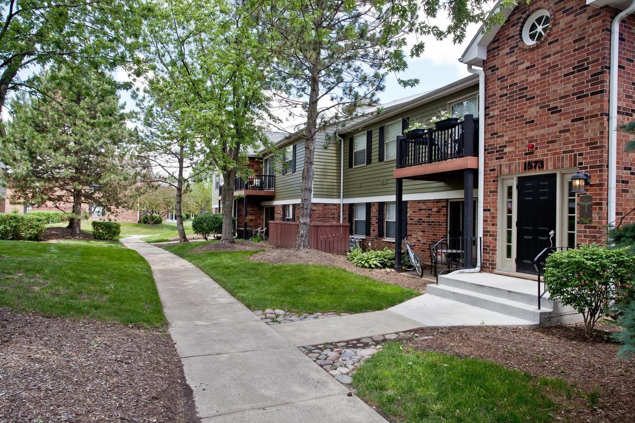 1573 Raymond Dr. #204, Naperville, IL 60563