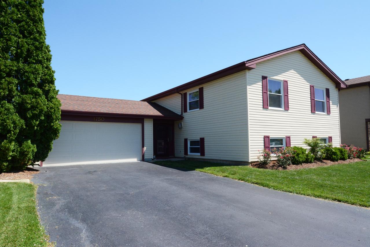 1750 Nautilus Ln., Hanover Park, IL 60133