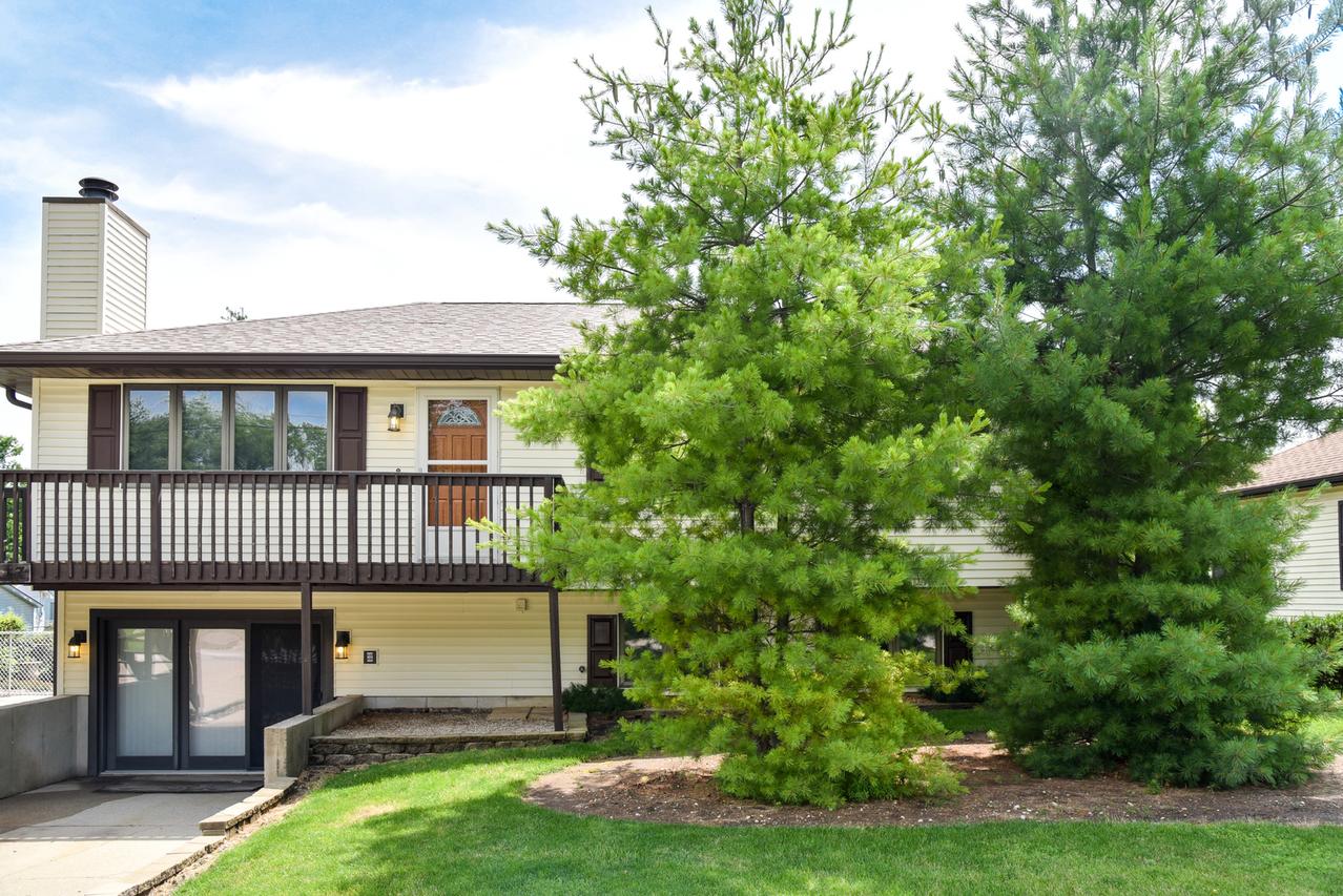 17 Tweed Rd., Fox Lake, IL 60020