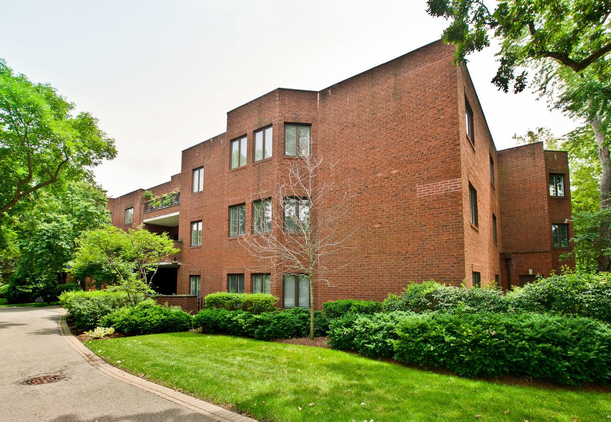501 Oakwood Ave. #1D, Lake Forest, IL 60045