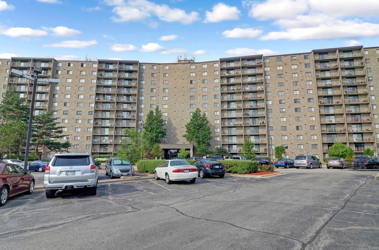 6340 Americana Dr. #217, Willowbrook, IL 60527
