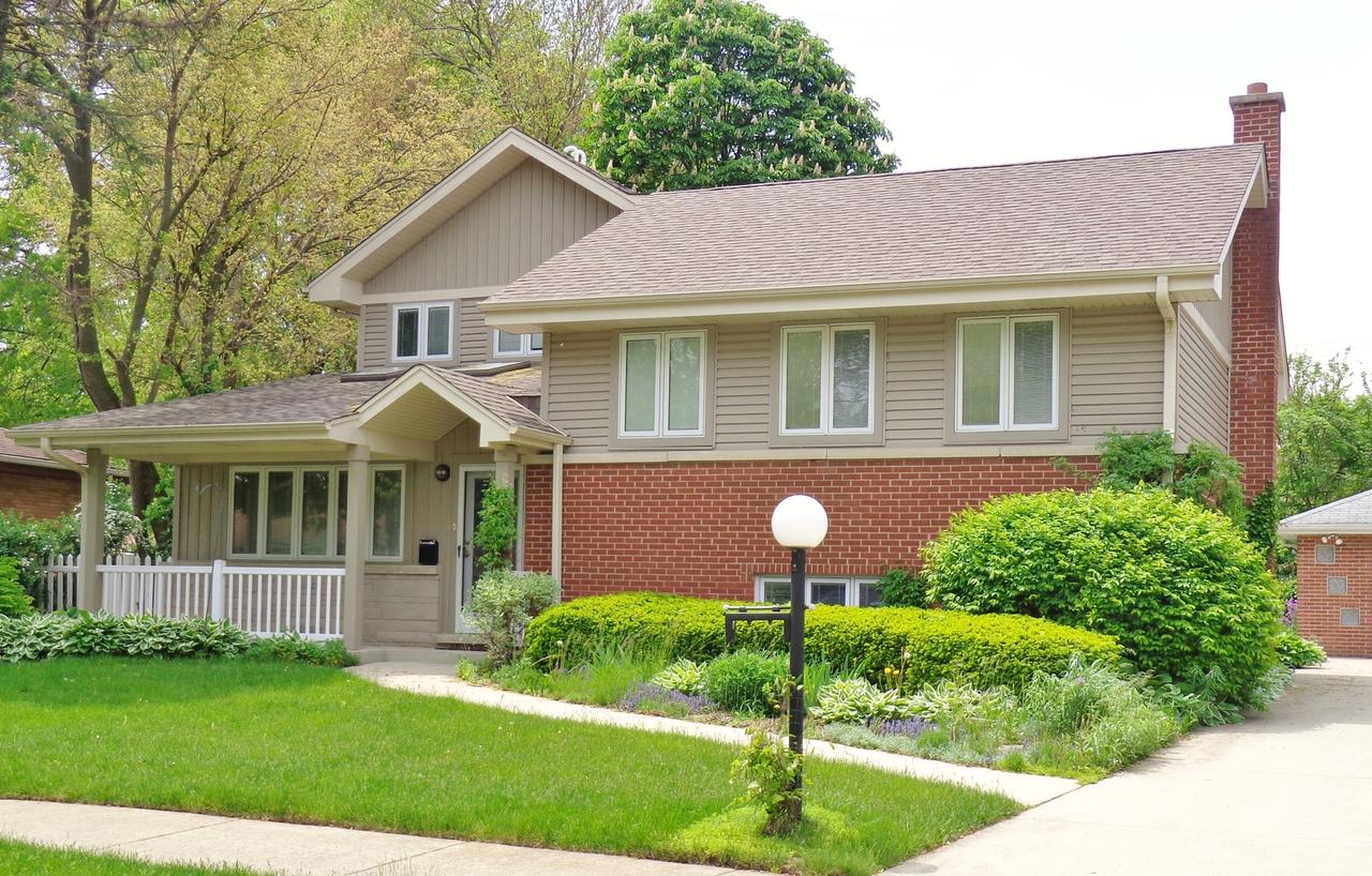 208 S Reuter Dr., Arlington Heights, IL 60005