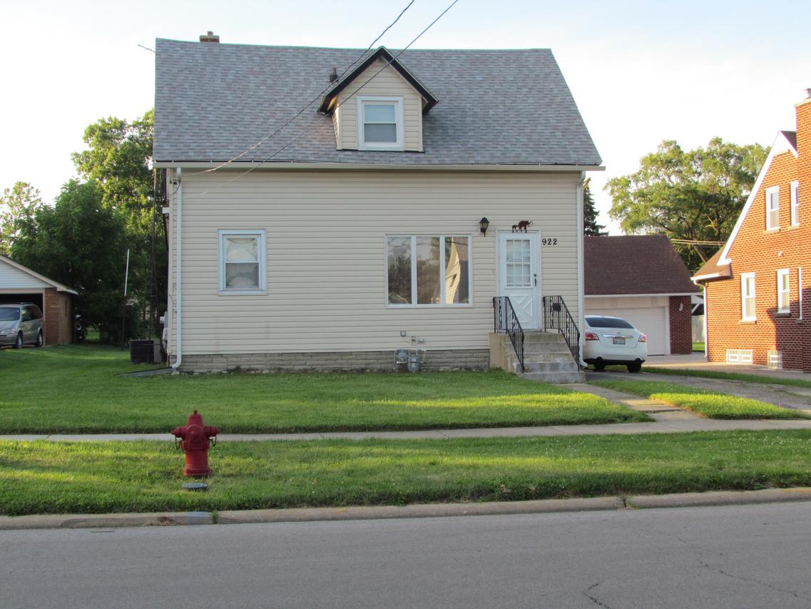 922 Mountain St., Aurora, IL 60505
