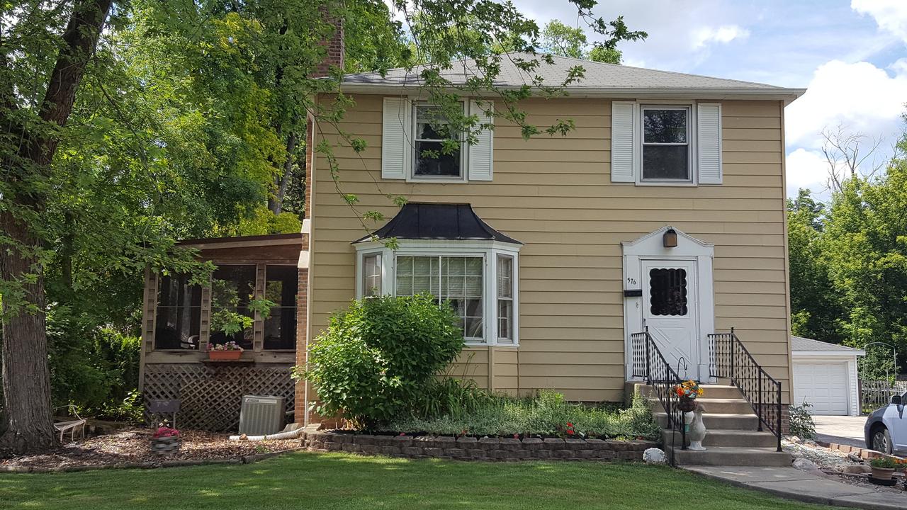 576 Columbia Ave., Des Plaines, IL 60016