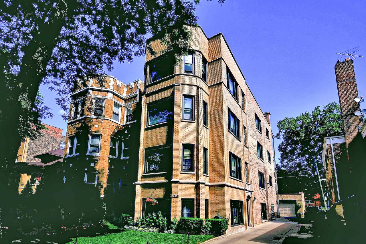 2006 W Arthur Ave., Chicago, IL 60645