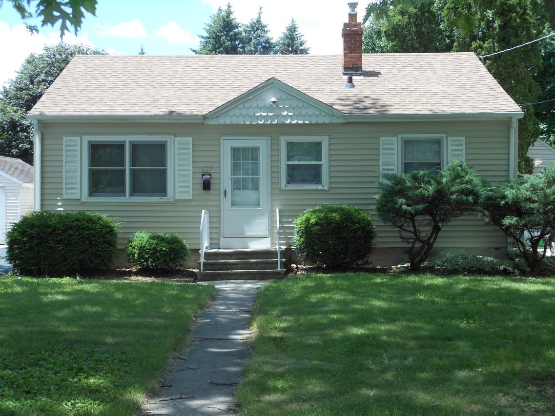 617 S 5th St., Dekalb, IL 60115