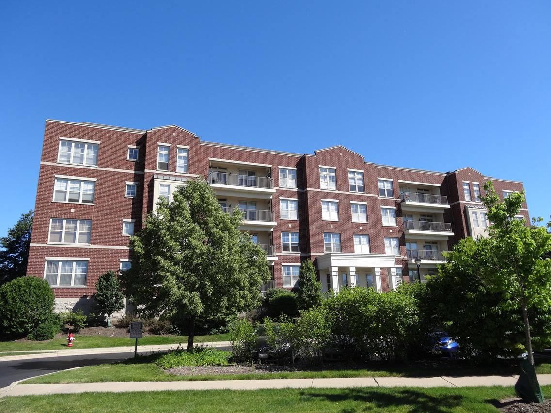 720 Prestwick Ln. #302, Wheeling, IL 60090