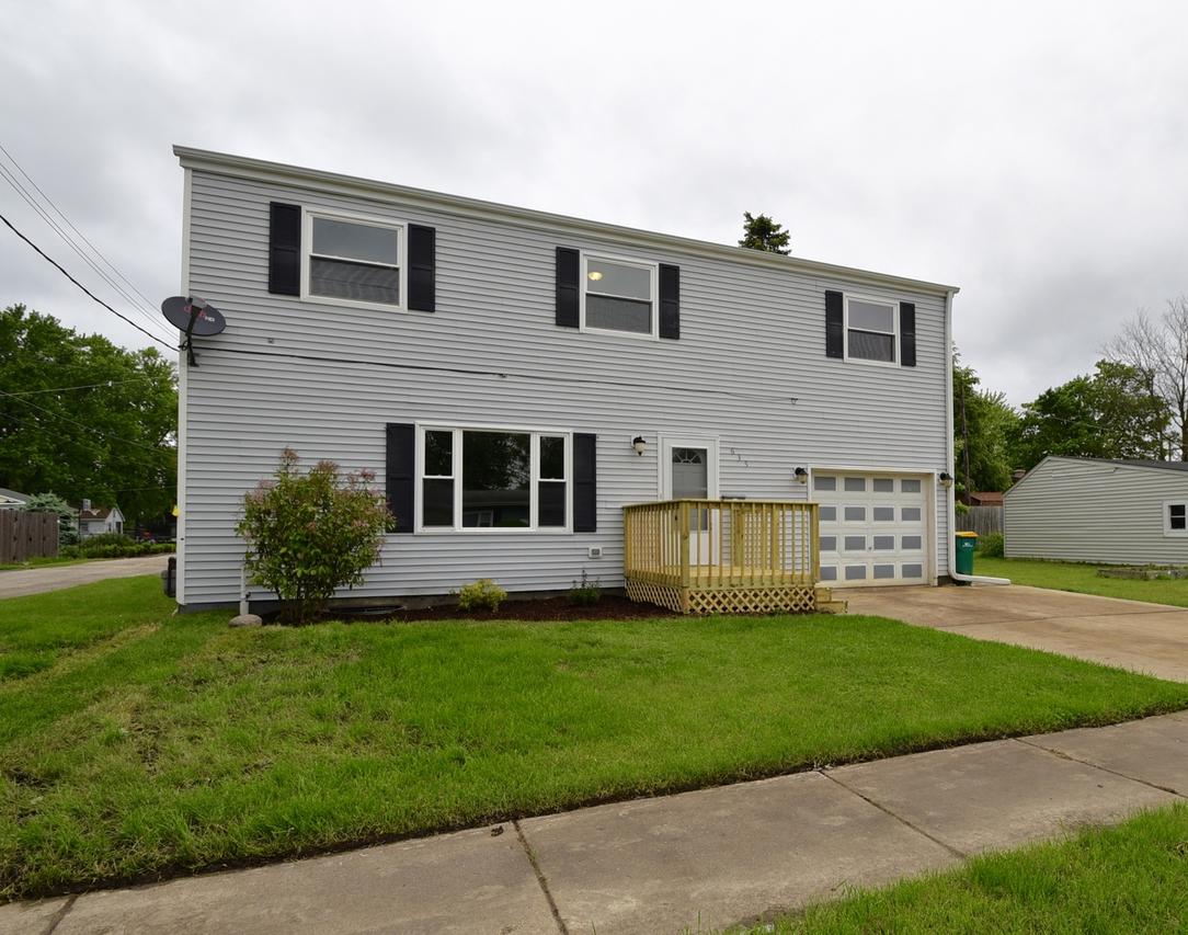 635 Charter St., Dekalb, IL 60115