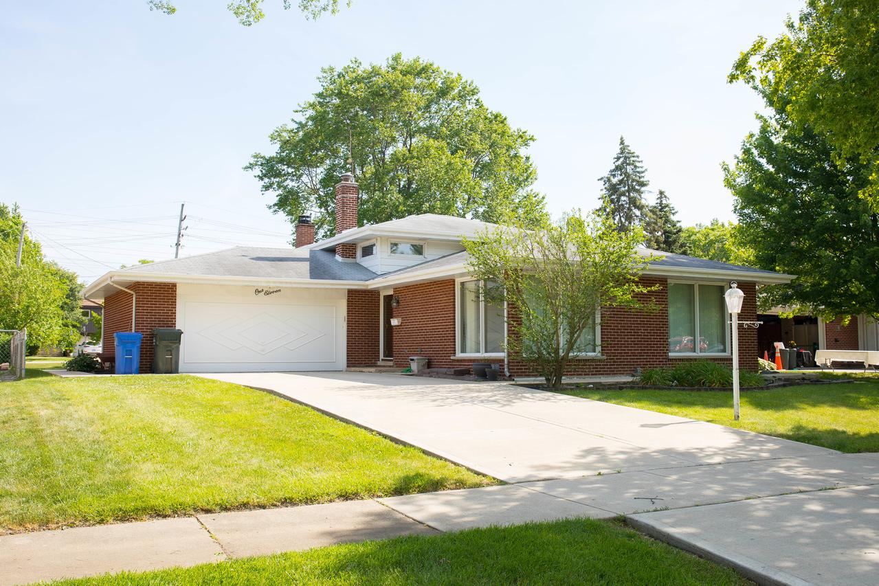 111 Westmere Rd., Des Plaines, IL 60016
