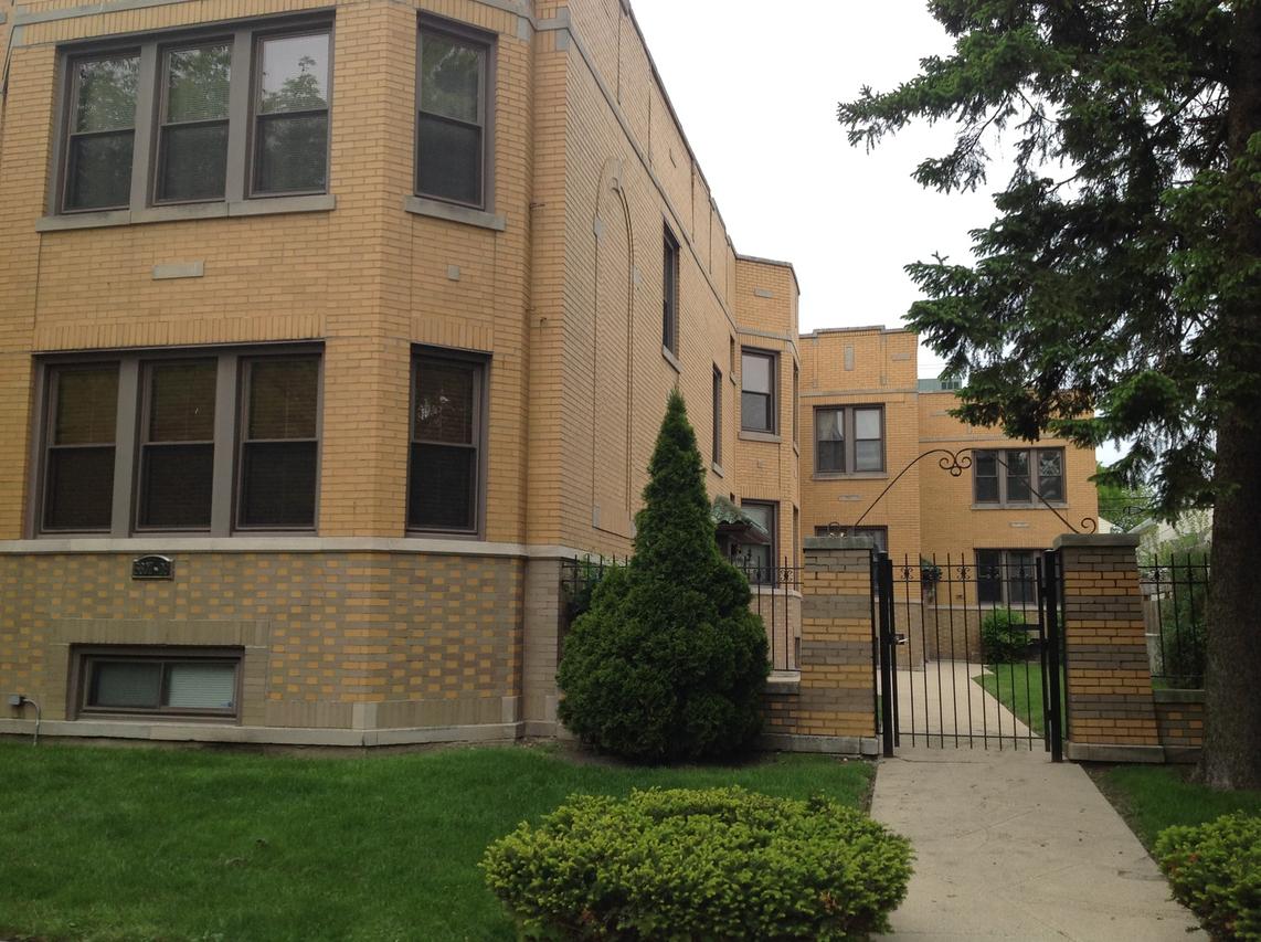 5609 N Mango Ave. #2E, Chicago, IL 60646