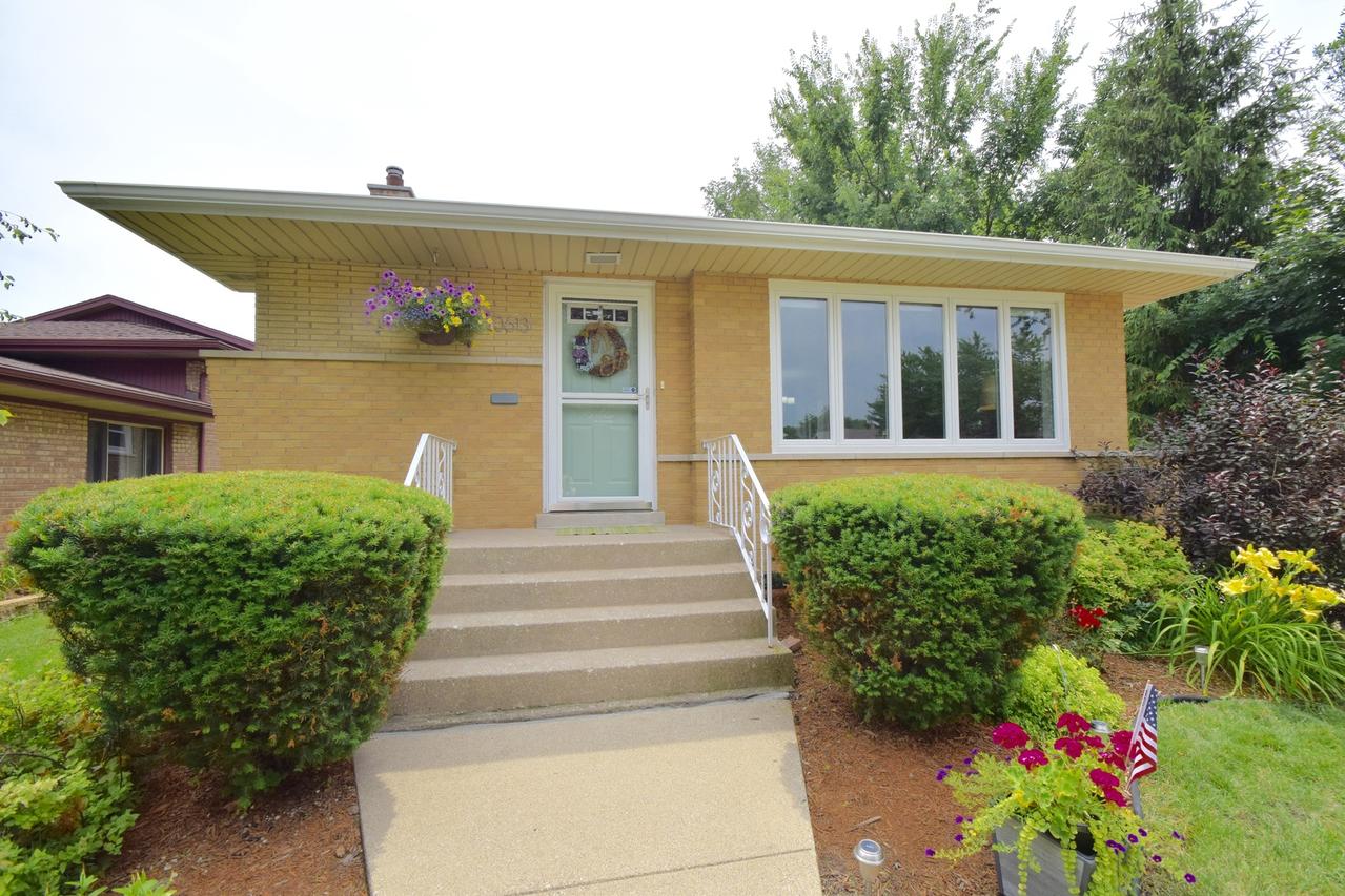 10613 Leclaire Ave., Oak Lawn, IL 60453