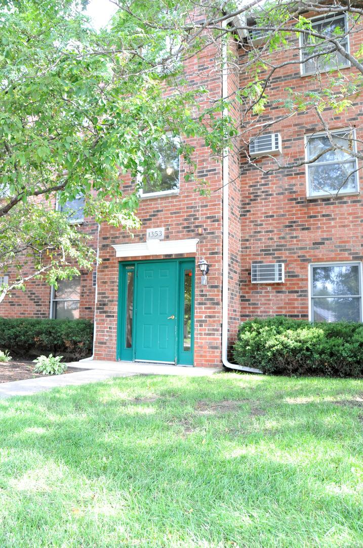 1353 Cunat Ct. #2B, Lake In The Hills, IL 60156