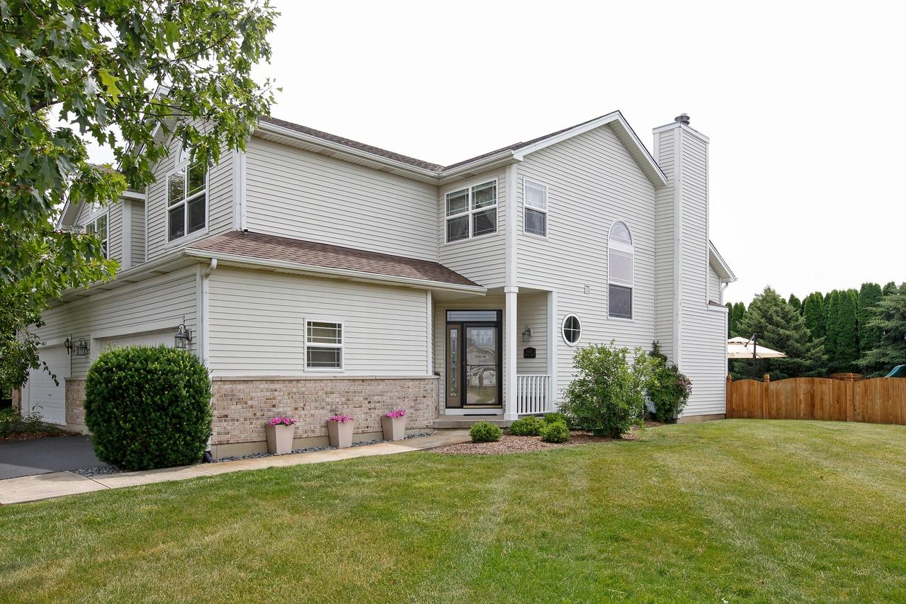 906 Harvest Tr. #B, Yorkville, IL 60560