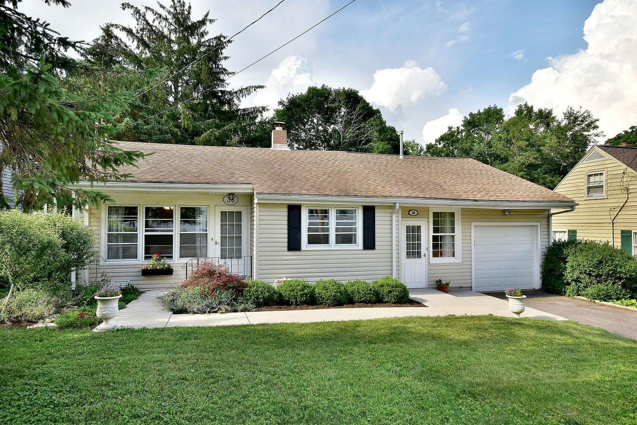 36 Mosedale St., St. Charles, IL 60174