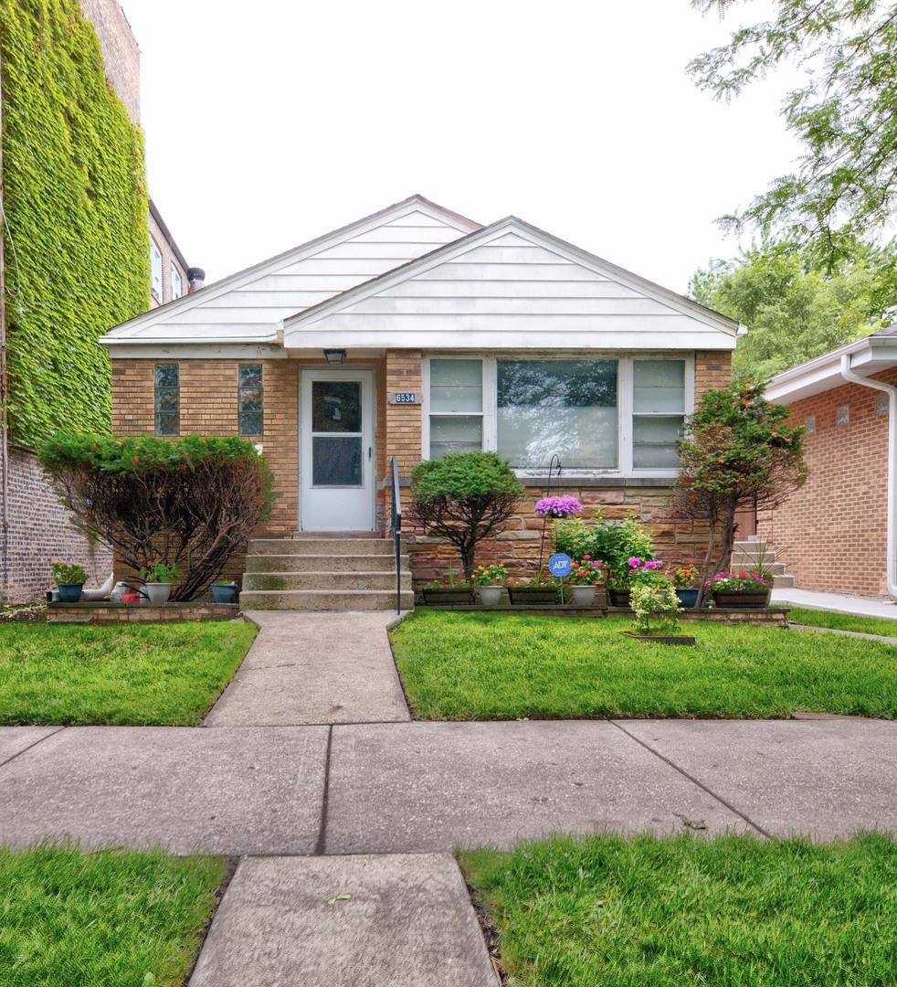 6534 N Sacramento Ave., Chicago, IL 60645
