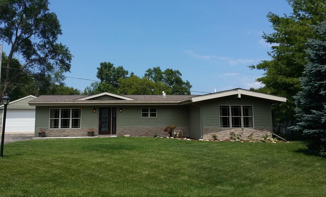 702 Nancy Ln., Mchenry, IL 60051