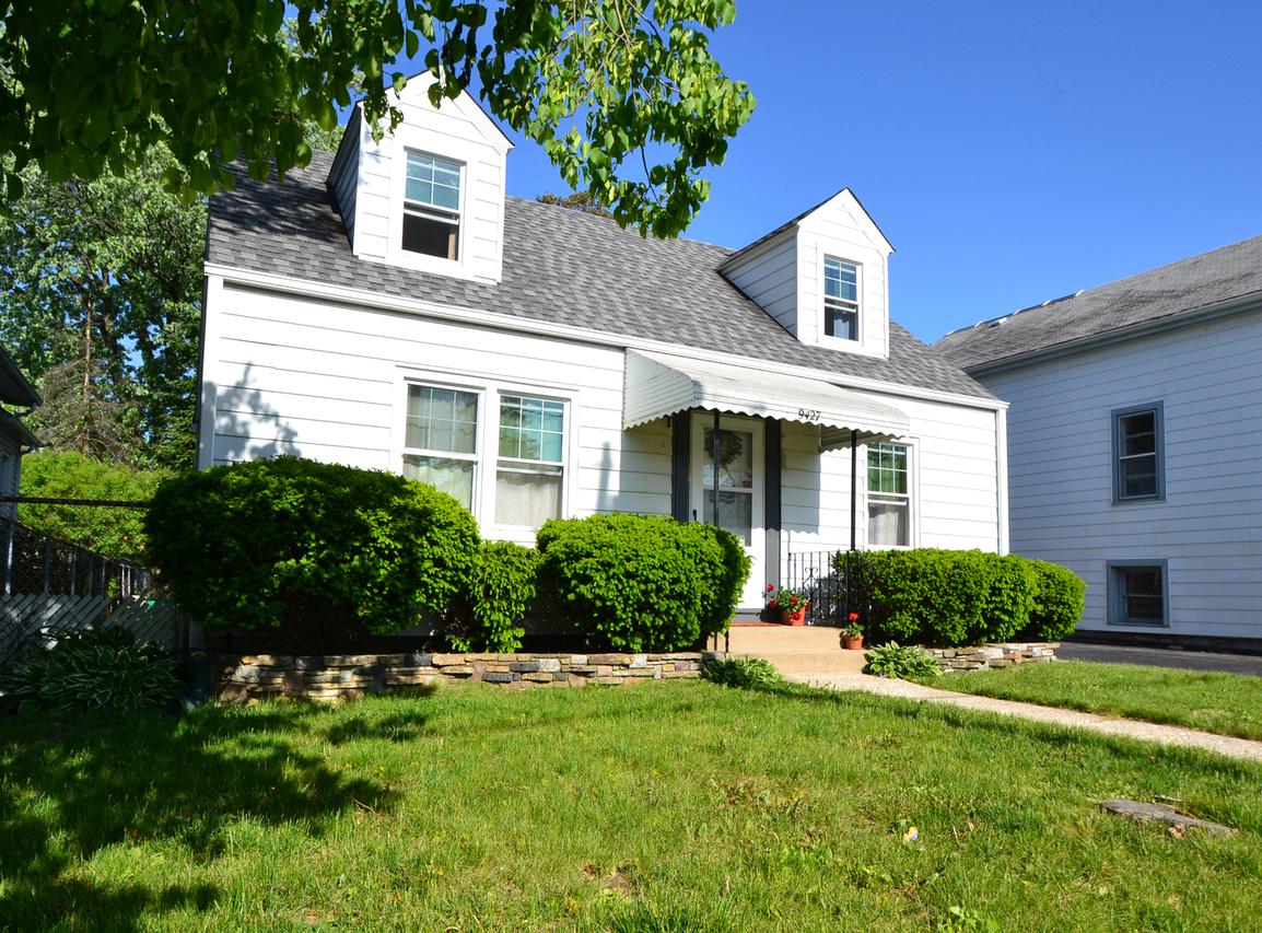 9427 S 52nd Ave., Oak Lawn, IL 60453