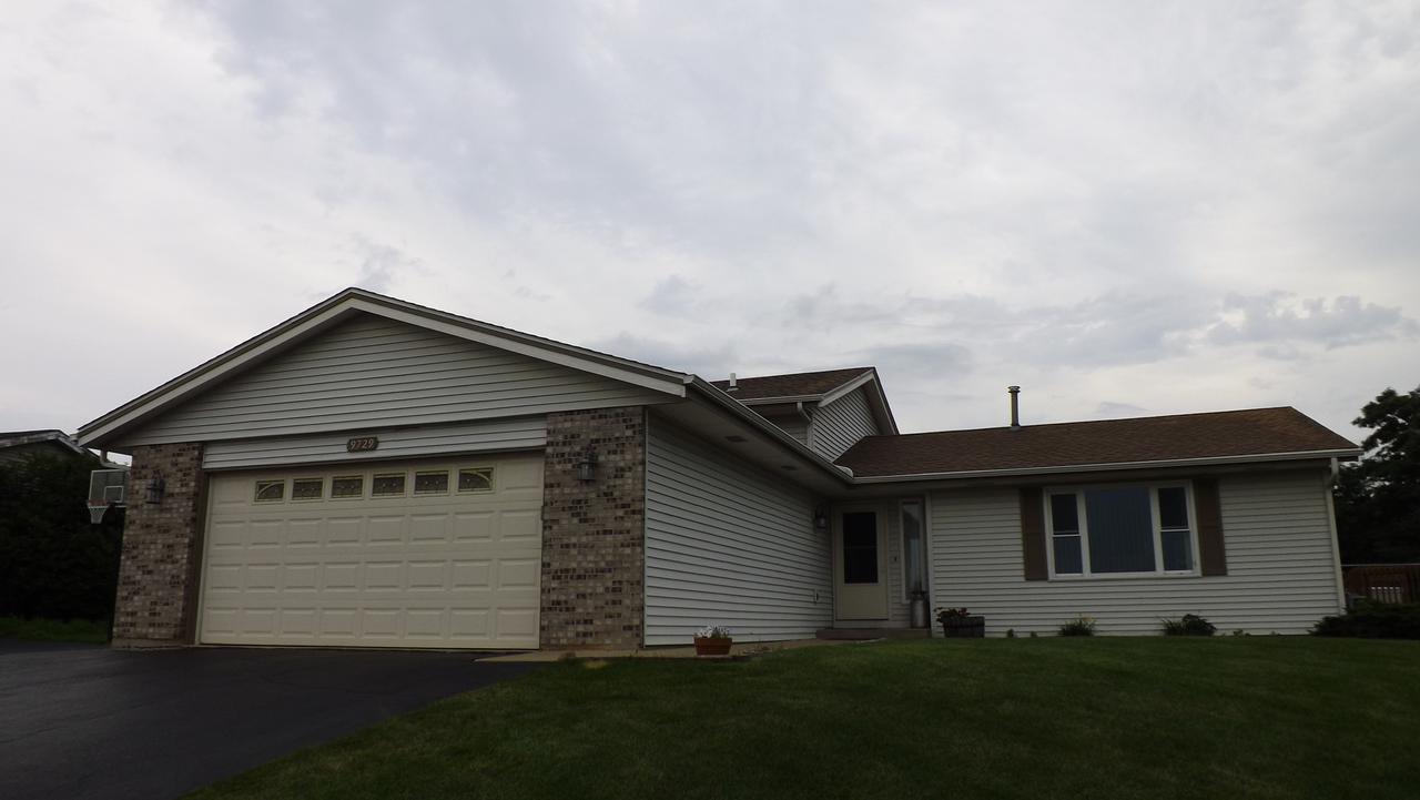9729 Highstone Dr., Roscoe, IL 61073