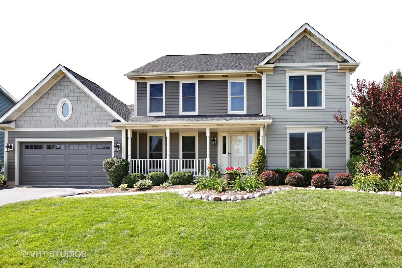 602 Holly Ct., North Aurora, IL 60542