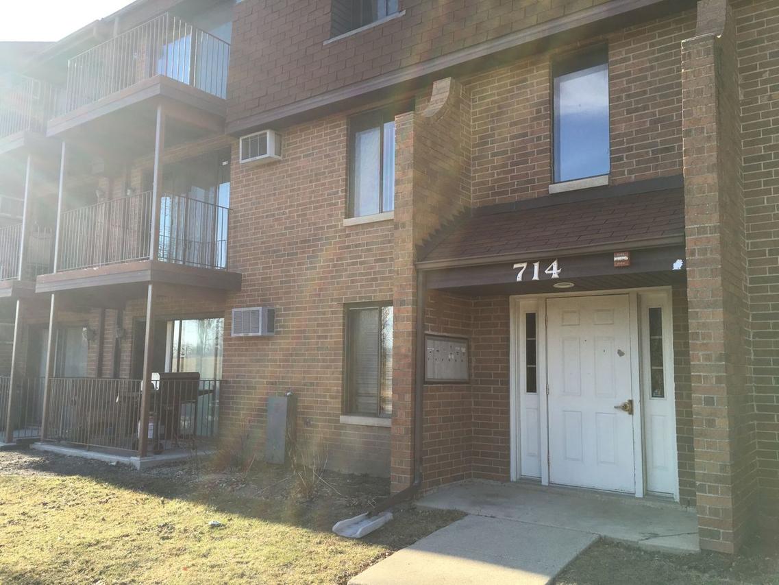 714 N Briar Hill Ln. #3, Addison, IL 60101