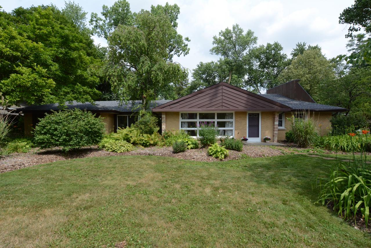 4N351 Ridgewood Ave., Bensenville, IL 60106