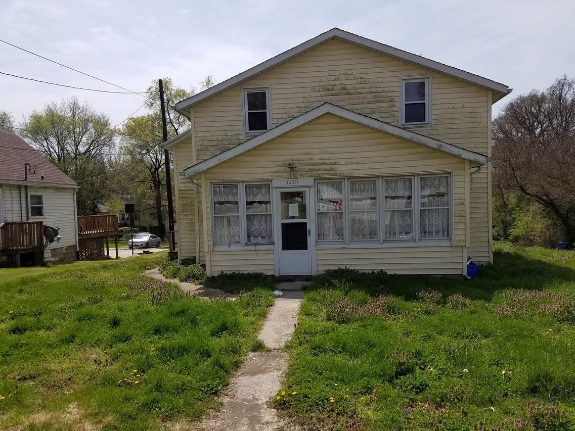 3201 Edsall St., Alton, IL 62002