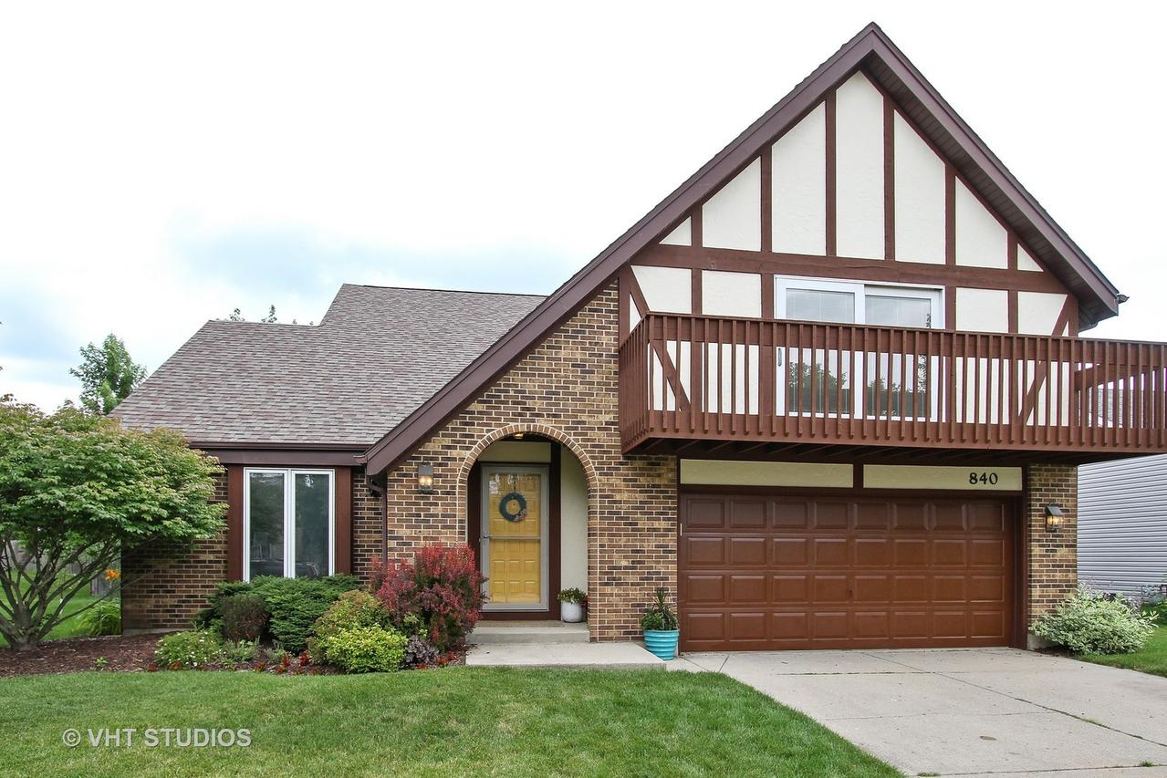 840 Bennington Dr., Crystal Lake, IL 60014