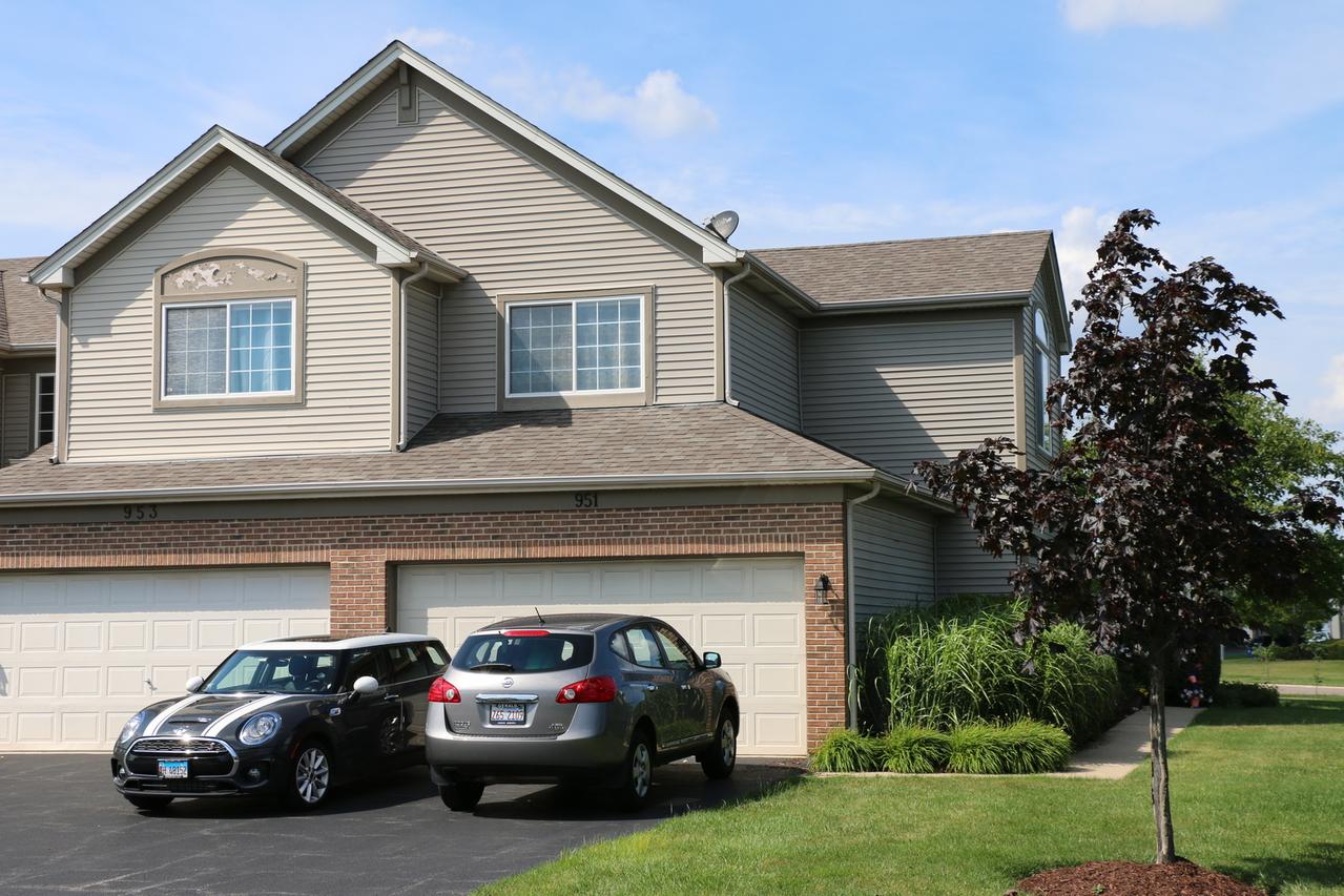 951 Asbury Dr., Aurora, IL 60502