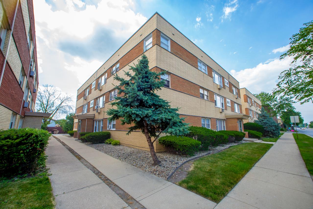 10110 S Pulaski Rd. #1W, Oak Lawn, IL 60453