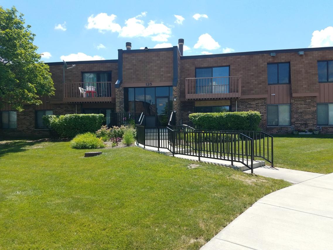 125 Mullingar Ct. #2D, Schaumburg, IL 60193