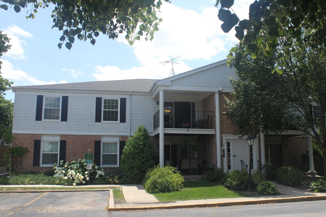 987 Golf Course Rd. #5, Crystal Lake, IL 60014